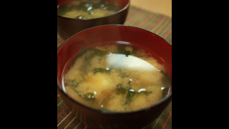 豆腐とわかめの味噌汁