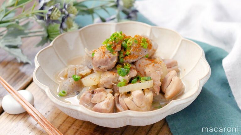 【鶏もも肉とこんにゃくの味噌煮込み】ボリューム抜群！ご飯が進む味♪｜macaroni（マカロニ）