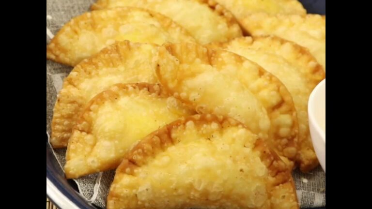 余った餃子の皮で  じゃがいもと明太子のサモサ風