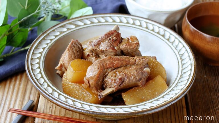 【スペアリブと大根の甘辛煮】濃いめの味付けでごはんがすすむ！圧力鍋不要♪｜macaroni（マカロニ）