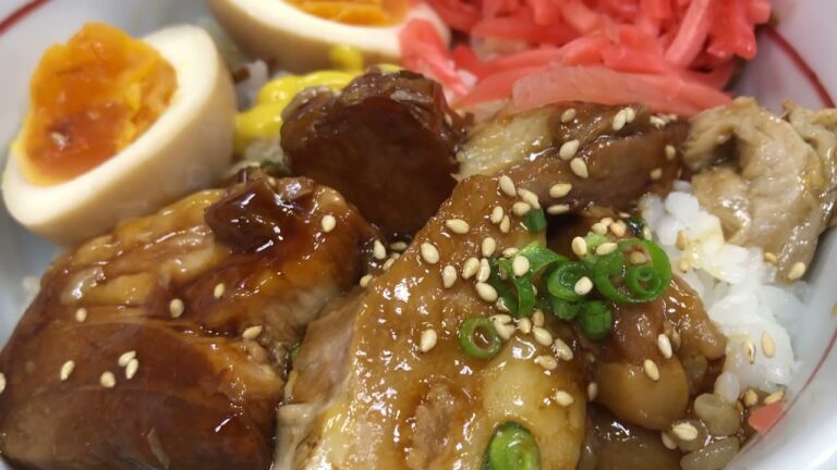 くわ〜〜っ！トロットロ豚角煮丼うま〜！赤味噌の味噌汁には筍！＃なか卯　＃厚切り豚角煮　＃はいからうどん　＃まいう　＃食べたいときが食べるとき　＃いただきます　＃幸せ　＃生きててよかった　＃ありがとう