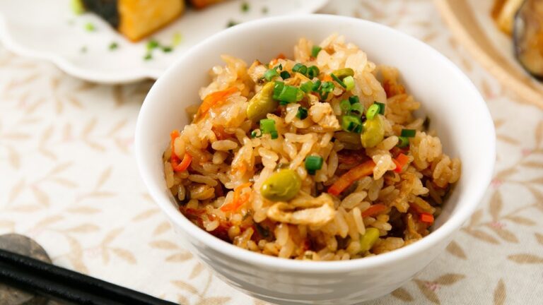 炊飯器で炊くだけ！枝豆と塩昆布の炊き込みごはん