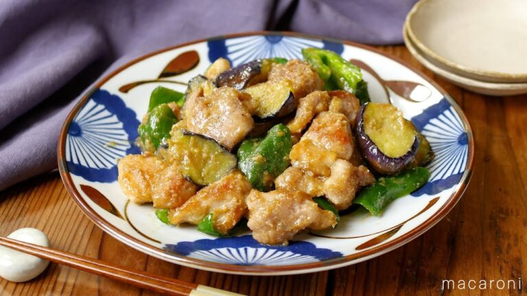 【鶏肉となすとピーマンのごまみそ炒め】なすとピーマンがあったらコレ作ろ！にんにくが効いた甘みそ味♪｜macaroni（マカロニ）