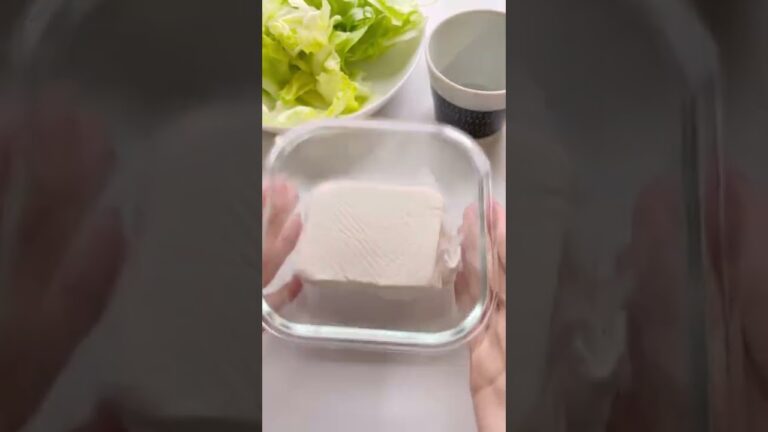 14キロ痩せた超簡単ダイエット飯『チョレギサラダ』夜ご飯をこれに置き換えたらガチでスルッと痩せた。夜遅くにお腹が空いた時もこれなら罪悪感なし。レタスにわかめと豆腐も足すと食物繊維とタンパク質もとれる。