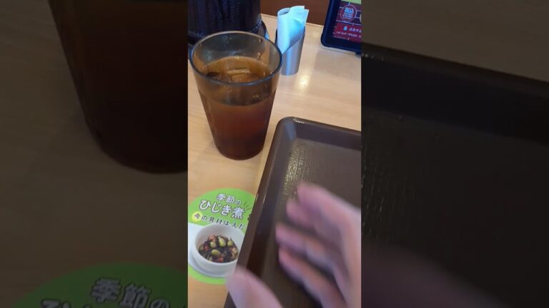 一度は売り切れ御免で涙した、すき家の豚生姜焼き丼は見た目は牛丼と思うけど中身のお味はハンパなく美味しく食欲促進な期間限定の商品！！　#shorts