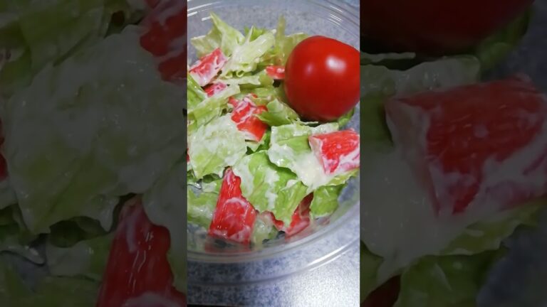 カニカマサラダ　レタスとマヨネーズで和えて　簡単でも美味しい