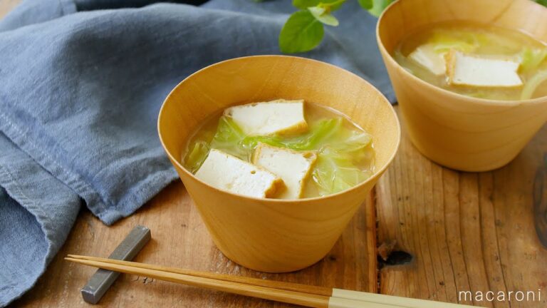 【厚揚げとキャベツのみそ汁】キャベツの甘みがおいしい！厚揚げで食べ応え抜群♪｜macaroni（マカロニ）