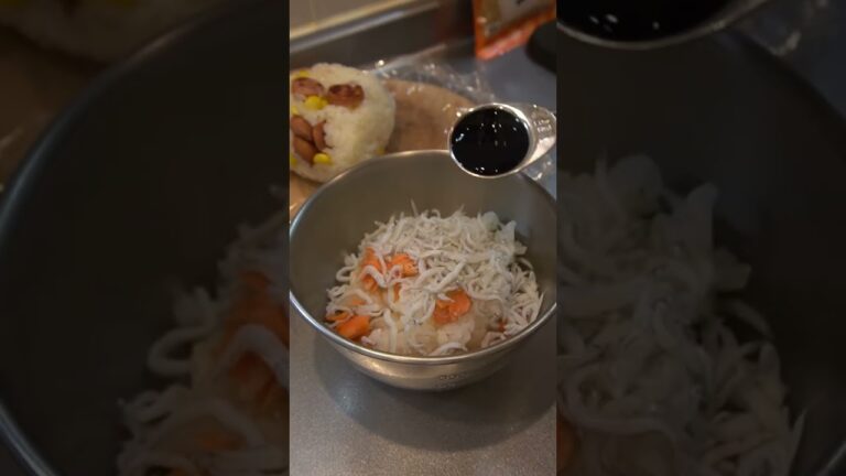 【ずぼら弁当】ウインナーとコーン/ 焼き鮭としらす・ゴマのおにぎり