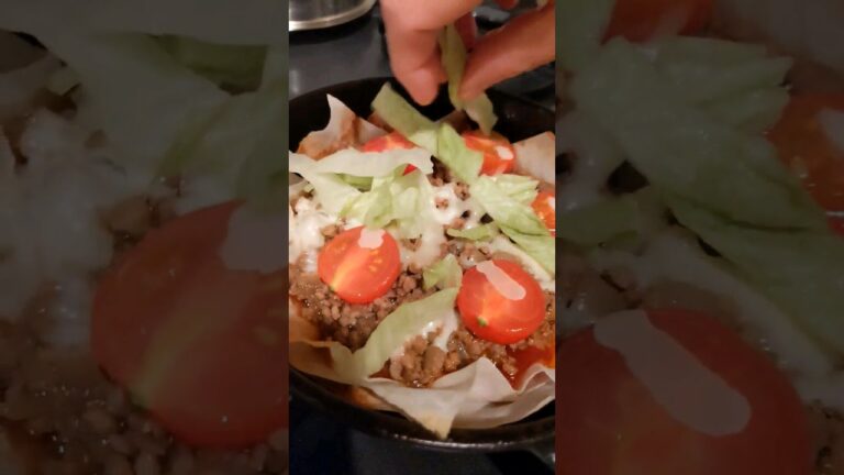 🥙春巻きの皮でTACOS🇲🇽味付けは七味！❤️充分スパイシー🎉🎉🎉スキレットで簡単料理👍🎯🎊❤️#shorts
