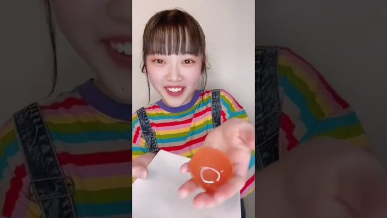爪楊枝で刺して食べる桃のゼリーが想像以上にヤンニョムチキン‪w？ #Shorts