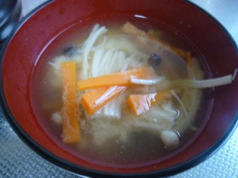 【レシピ】にんじんとしめじとえのきの御味噌汁♪