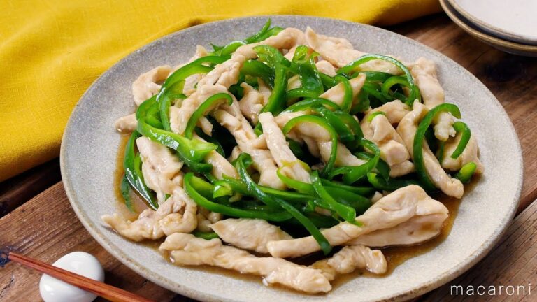 【鶏むね肉とピーマンのオイスター炒め】ごはんがすすむ！食材はピーマンと鶏むね肉2つ！オイスターソースで味付け簡単♪｜macaroni（マカロニ）