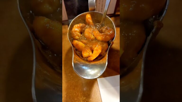 アングル 海老たっぷり過ぎ『えびカレー』 尼崎市 阪急塚口駅