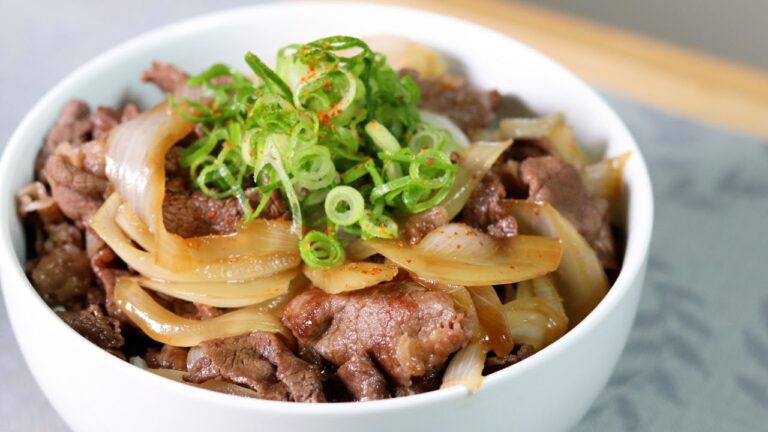 本当は教えたくない！新玉ねぎで作る最高な牛丼　I don't really want to tell you! The Best Beef Bowl Made with Fresh Onions