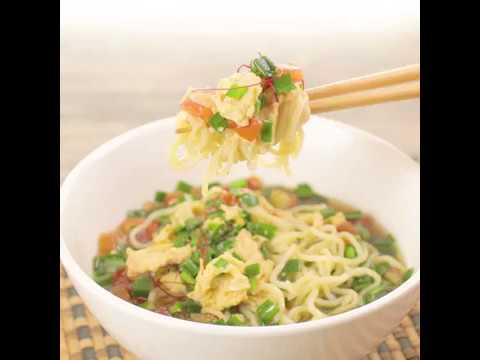 スープから手作りで！ ニラ玉とトマトの醤油ラーメン ｜ moguna[モグナ]