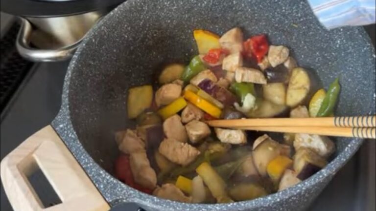 【夏野菜レシピ】リピート！夏野菜とむね肉のニンニク炒め【ナス/ズッキーニ/ししとう】