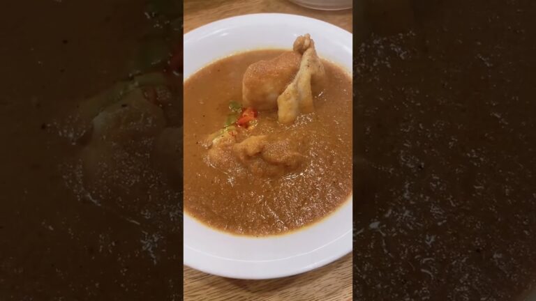 【CLOVE （クローブ） 】  のタマネギ丸ごとスパイシーカレー(870円)　東京 / 新宿