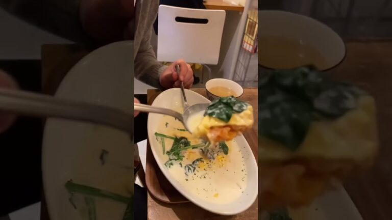 ふわふわオムライス（チキン南蛮オムライス、牡蠣とほうれん草のオムライス）