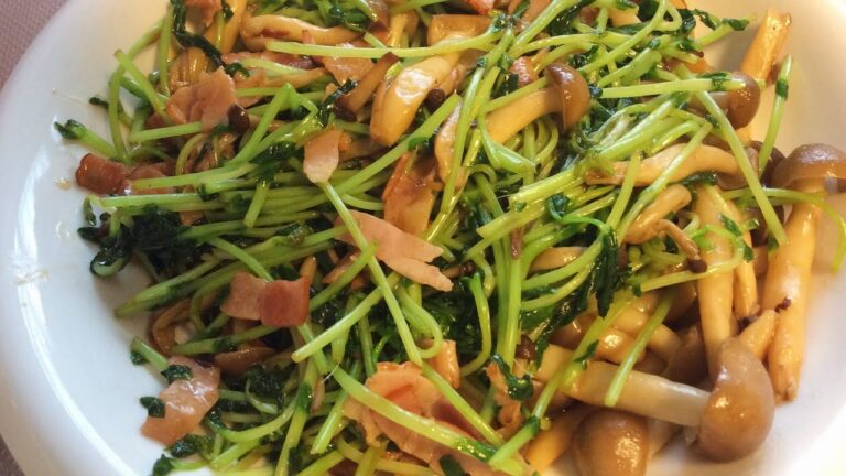 簡単レシピ・ベーコンと豆苗の醤油炒め