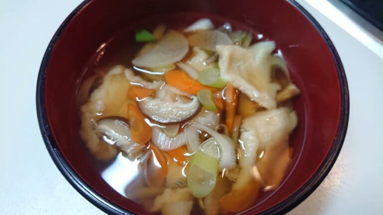 【すいとん汁】「ほっこりする味」伝統的な田舎料理