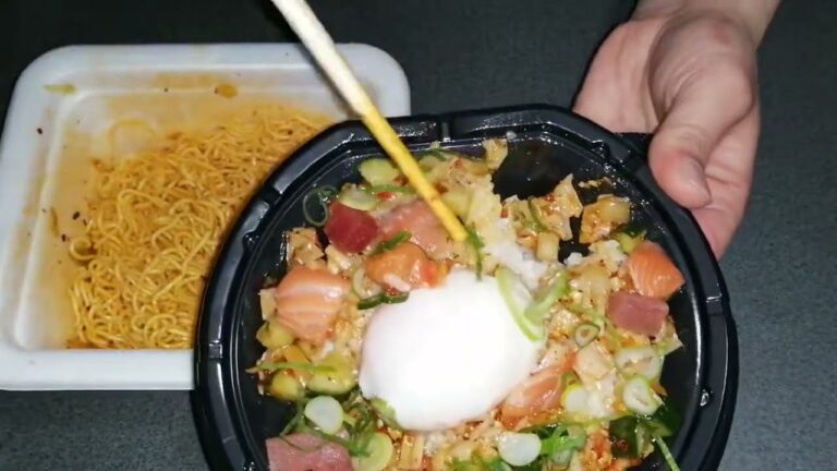 【ハワイの味】ポキ丼とサッポロ一番塩ラーメン汁なしレッドホット味を食べてみた【語り飯】