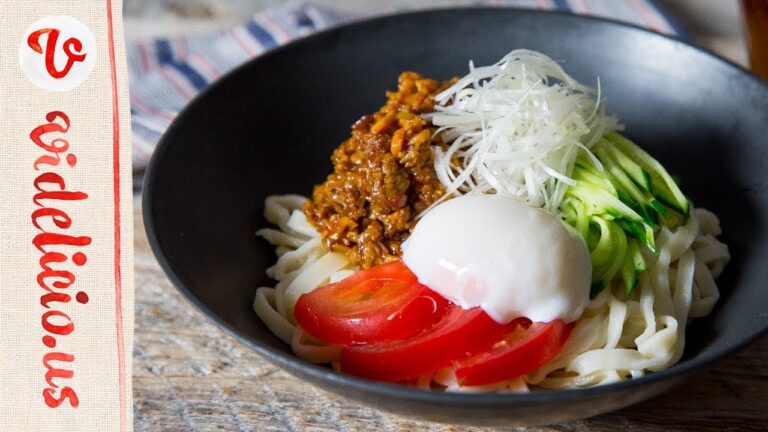 ピリ辛肉味噌が食欲をそそる！手打ち麺で本格ジャージャー麺｜How to make Zha Jiang Mian