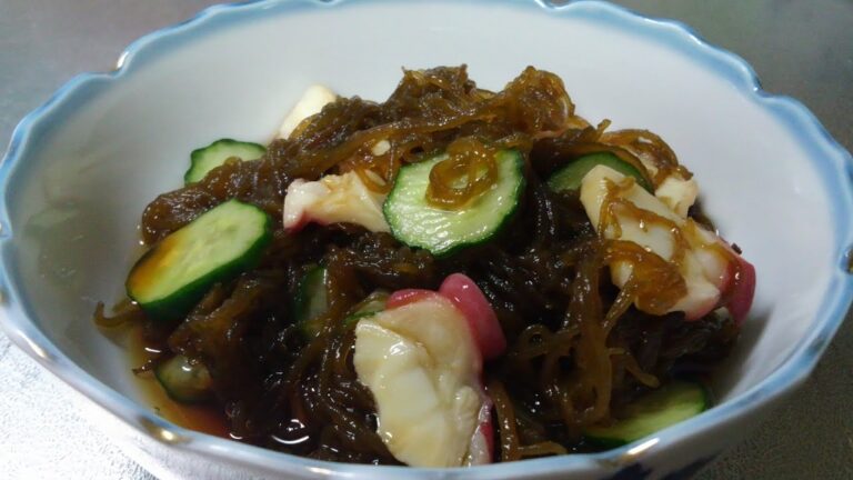 ぽん酢を入れるだけの簡単レシピ  タコともずくの酢の物