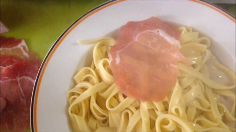 生ハムとモッツアレラチーズのパスタ