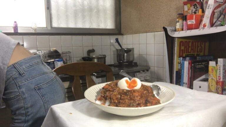 トマト缶で作る夏野菜キーマカレー【簡単レシピ】