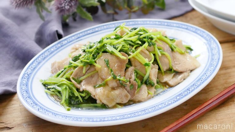 【豆苗と豚肉のオイスター炒め】食材2つで簡単！豆苗の食感が楽しい♪｜macaroni（マカロニ）