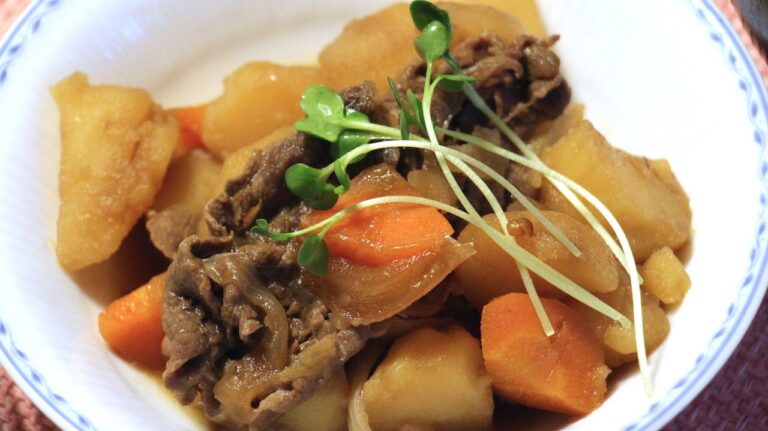 和食の定番料理！おいしい肉じゃがの作り方