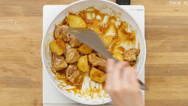 マヨネーズで 濃厚に！ 鶏肉と じゃがいもの オイマヨ 炒め のレシピ 作り方