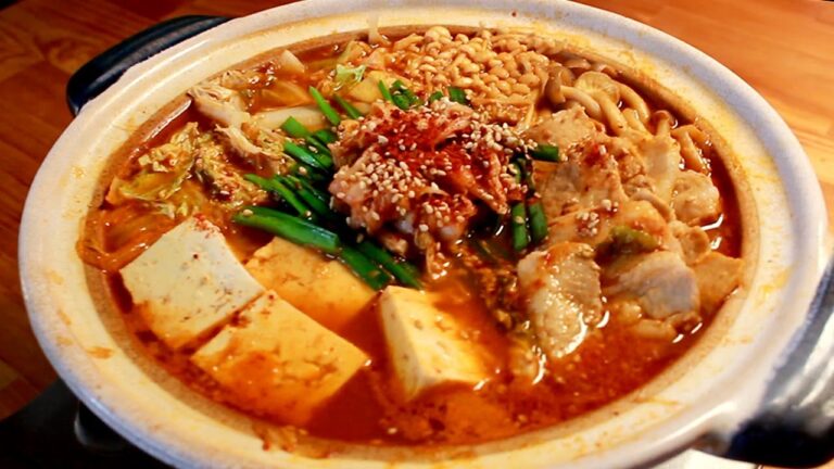 How to make Kimchi hot pot without using instant soup stock キムチ鍋の素なしで野菜・キノコたっぷりにして作るキムチ鍋