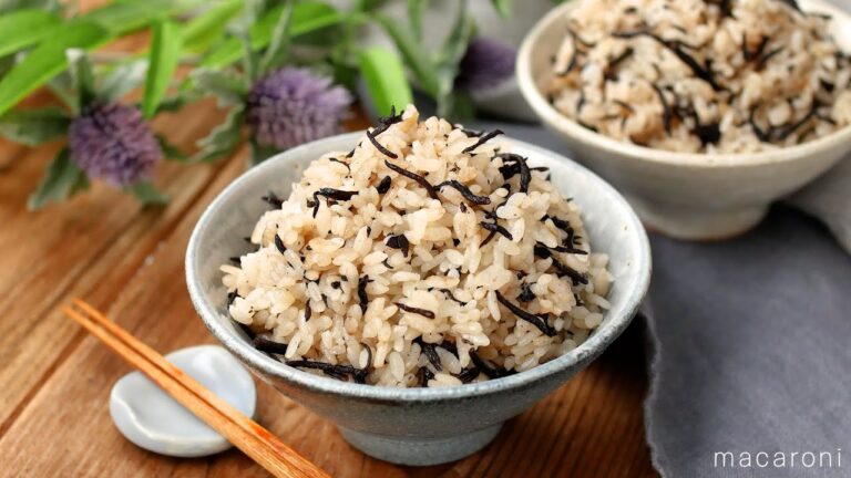 【梅とひじきの炊き込みご飯】ついおかわりしちゃう…！栄養満点！おにぎりにするのもおすすめ♪｜macaroni（マカロニ）
