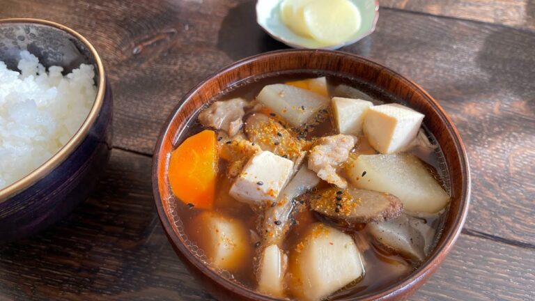 ほっこり､心身が温まる豚汁…こうして丁寧に作ると､なんだか懐かしい味がします。