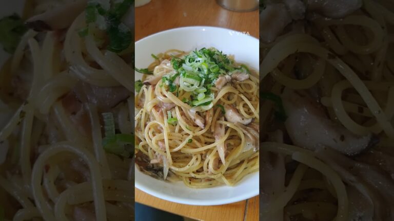 休みの昼ごはん ツナと新玉ねぎと キノコの和風パスタ #yummy #料理