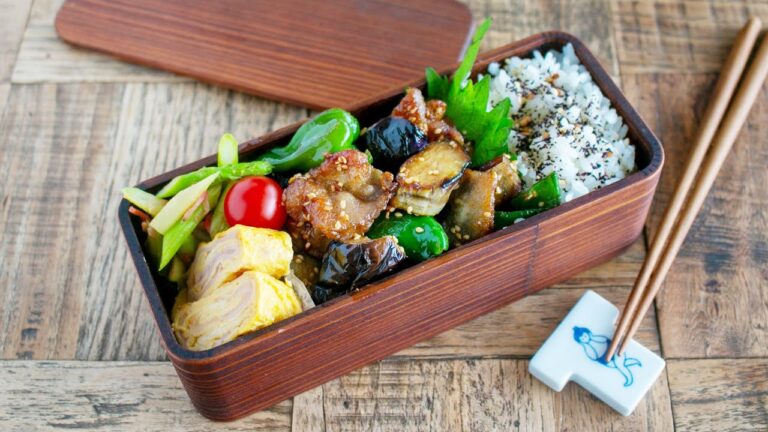 【お弁当作り】こりゃごはん泥棒や！カリカリ豚バラとパリパリピーマン茄子味噌弁当bento＃971