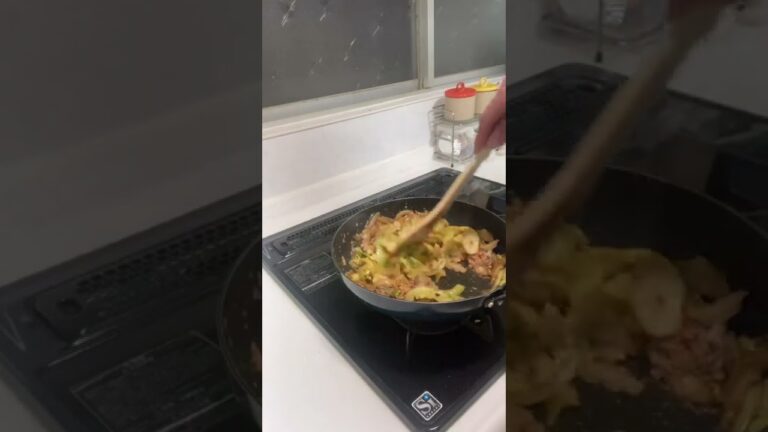 #男飯#鯖缶#玉ねぎ#キャベツ#ピリ辛#簡単#おいしい