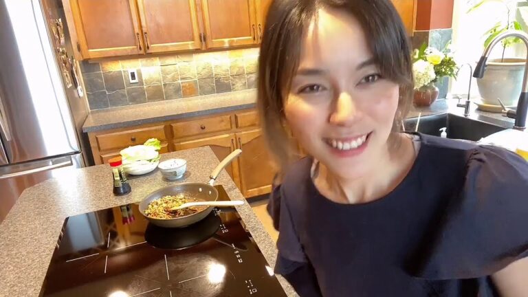 簡単おつまみ🍻納豆のレタス包み😆🥬　If you like Natto, this is easy and tasty 😋 let me know if you need translation!