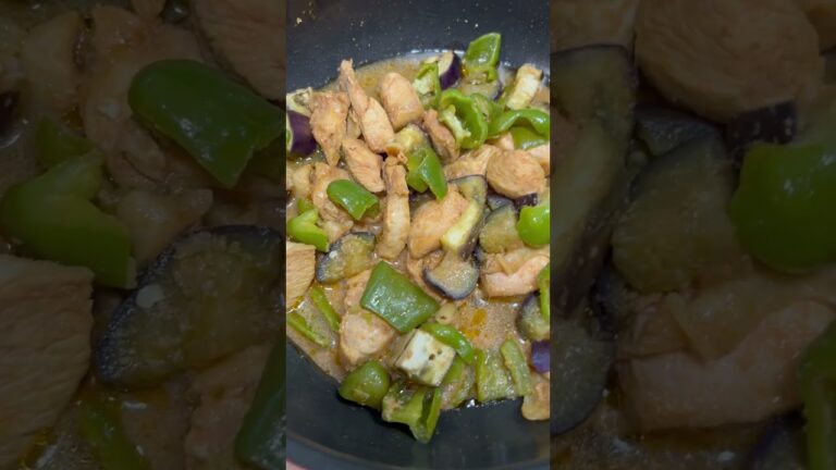 本日の1品。自家製ナスとピーマンの鶏胸甘酢炒め #鶏胸肉 #ピーマン #茄子 #お酢 大さじ2 #ケチャップ 大さじ2 #甜麵醬 小さじ3 #胡麻油 大さじ1