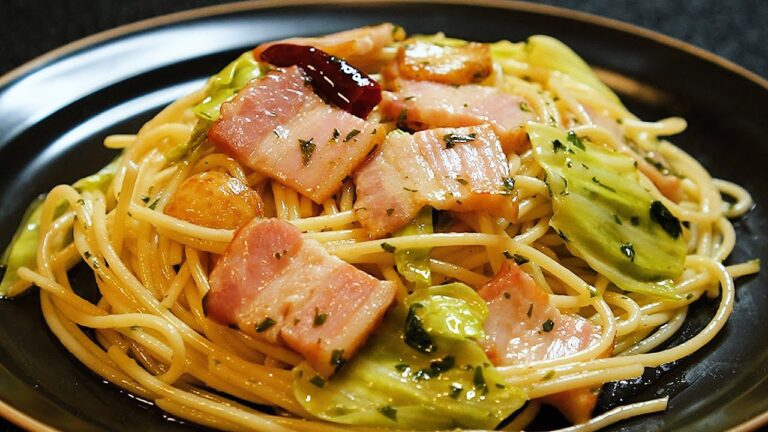 ベーコンとキャベツのペペロンチーノを深夜に作って食べる