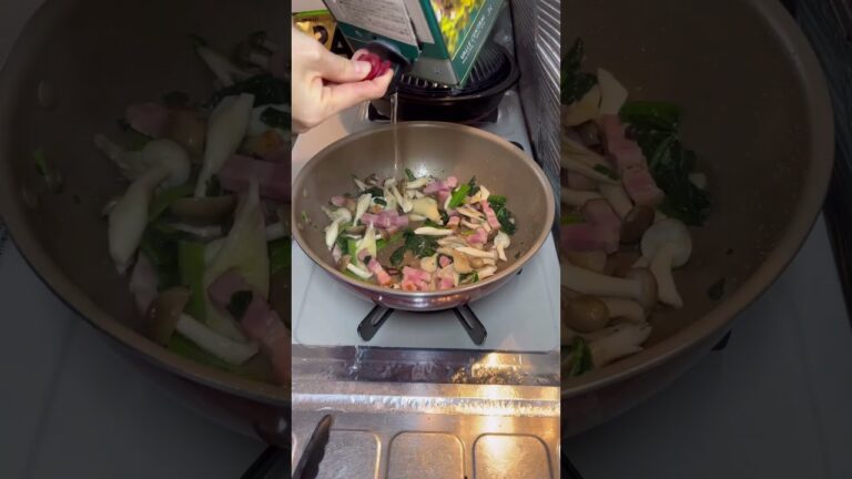 具沢山✨ベーコンとたっぷりきのこの和風 ペペロンチーノ🌶  #料理動画  #パスタ　#ペペロンチーノ