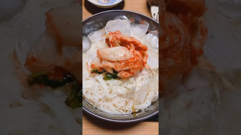 今日の晩ごはんは国産キムチぶっかけそうめんです。はいキムチは日本国産でございます。 #shorts