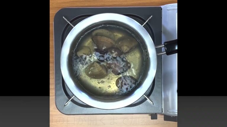 はまぐりとみつ葉のお吸い物　ひな祭りをおいしく楽しく！