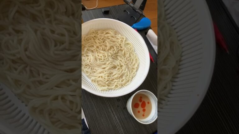 【15秒生活感シリーズ】冷や麦完成！！おつゆはごまだれに辣油を入れて坦々風にしました〜。 #生活感 #日常 #うつ病 #うつ病闘病中 #発達障害 #適応障害 #料理 #料理動画 #自炊