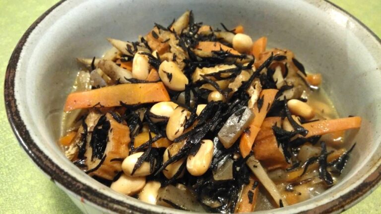 具沢山なひじきの煮物の作り方。基本の料理。