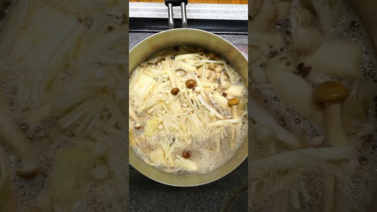 楽しい食感！きのこたっぷりお味噌汁