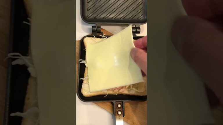 ホットサンドメーカーでツナマヨサンドを焼くだけの動画【#Shorts】