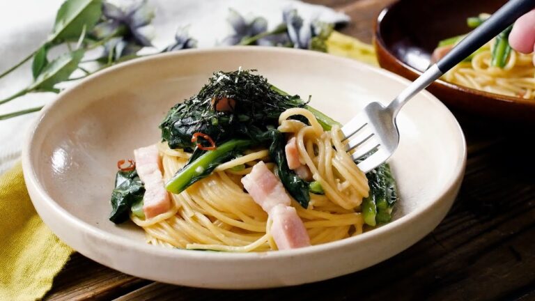 【小松菜の和風ペペロンチーノ】ワンパンで手軽に！ランチにおすすめ♪｜macaroni（マカロニ）