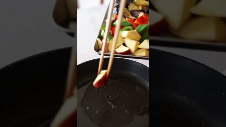 甘辛タレがたまらなくおいしい「彩り野菜たっぷり黒酢酢鶏」レシピ #shorts